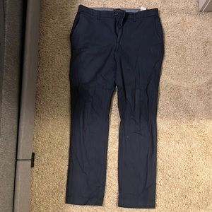 Banana Republic Men’s chino. Slim fit. 32x32